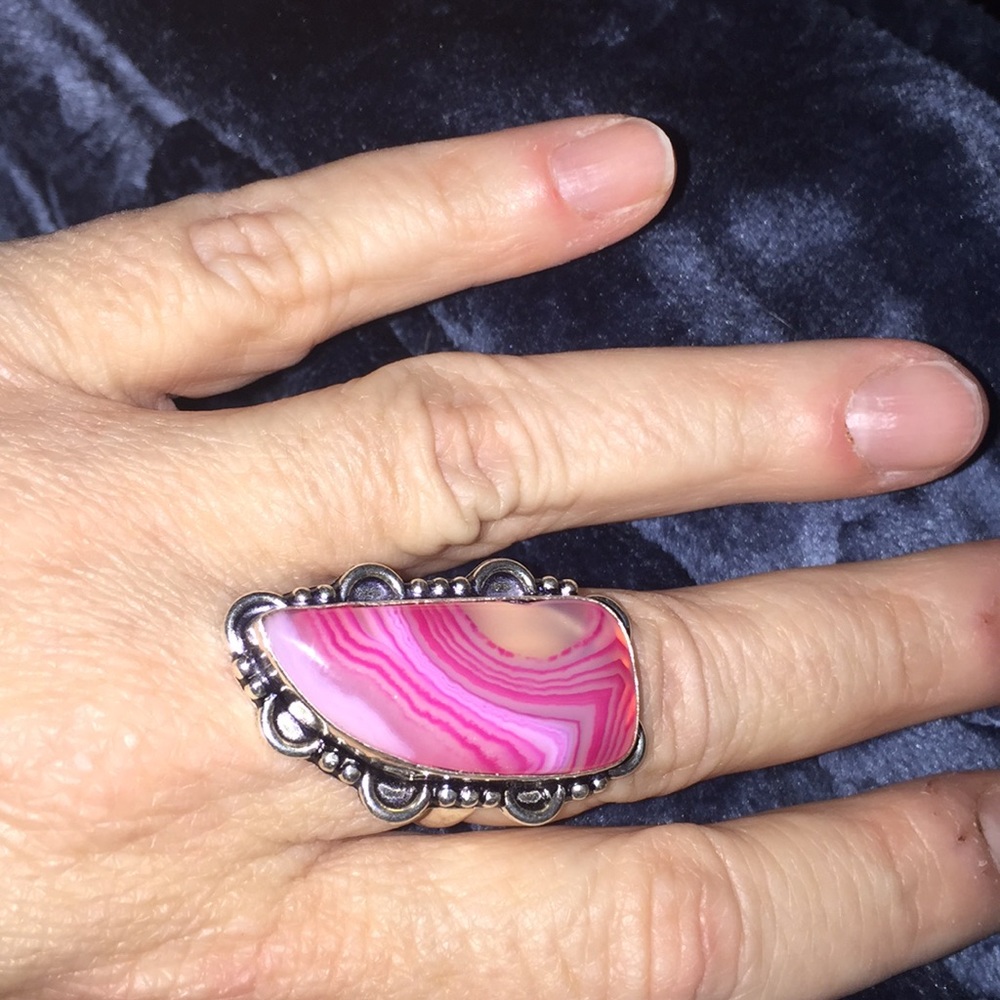 Vintage sterling silver size 8 pink agate ring